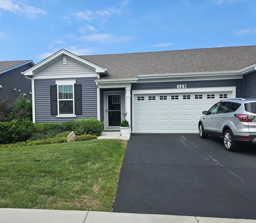325 Sussex Ln, North Aurora, IL, 60542-1352 | Card Image