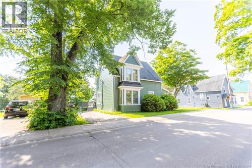 33 Weldon St, Sackville, NB, E4L4N5 | Card Image