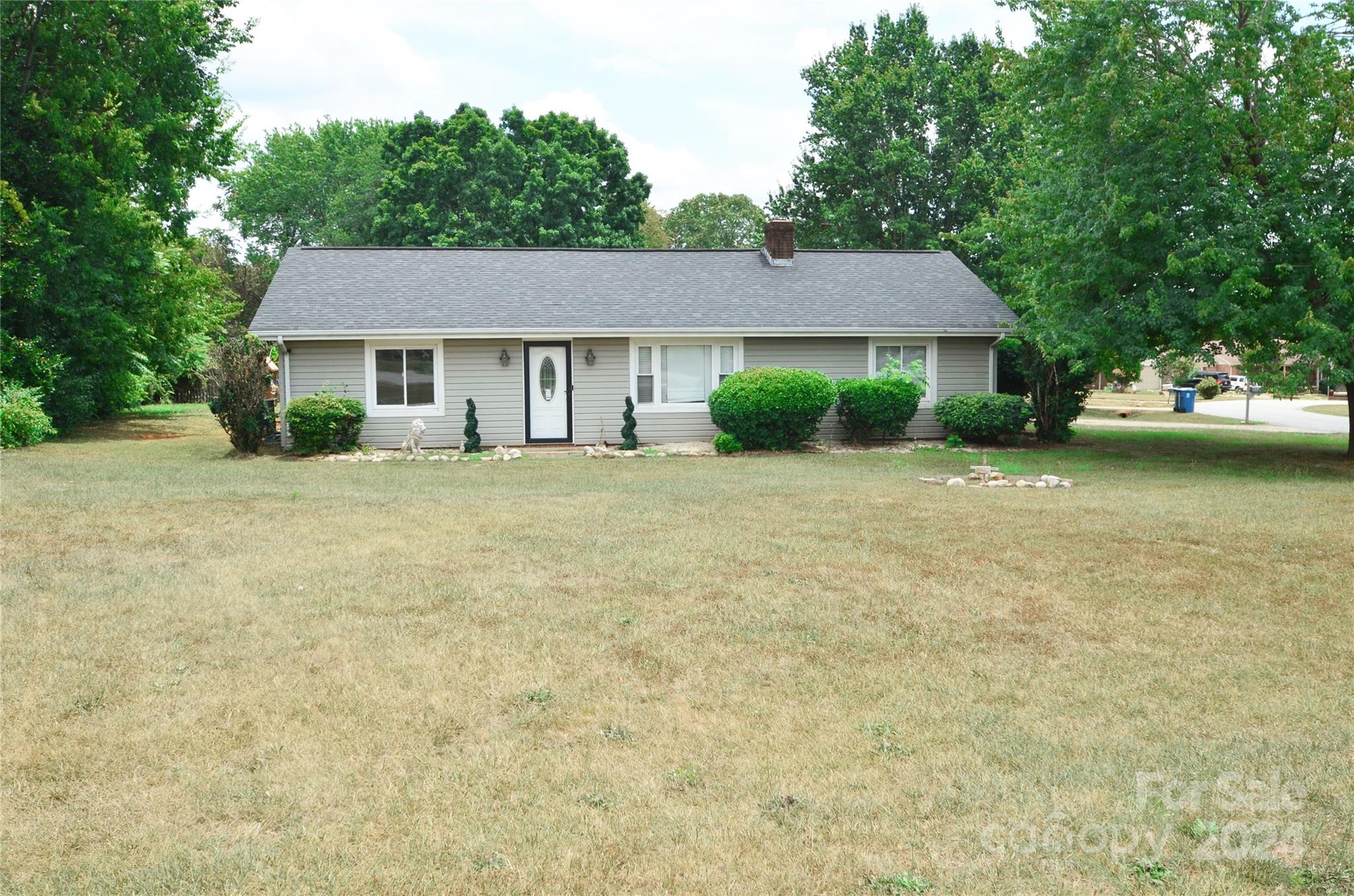 Stonewood Dr, Hickory, NC 28602