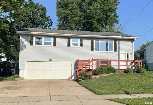 624 S 4th St, Eldridge, IA, 52748-1623 | Card Image