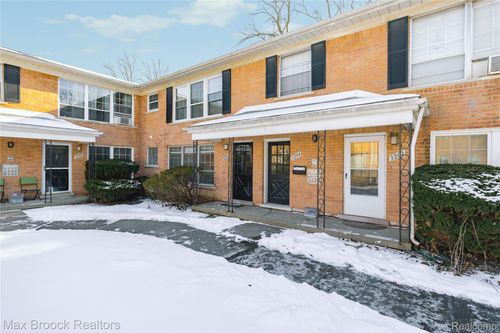 3206 Shenandoah Dr, Royal Oak, MI, 48073-3066 | Card Image