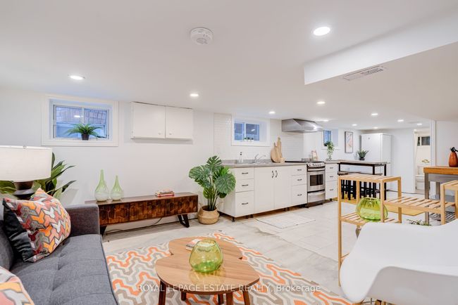 118 Mulock Ave, House attached with 3 bedrooms, 2 bathrooms and 1 parking in Toronto ON | Image 26