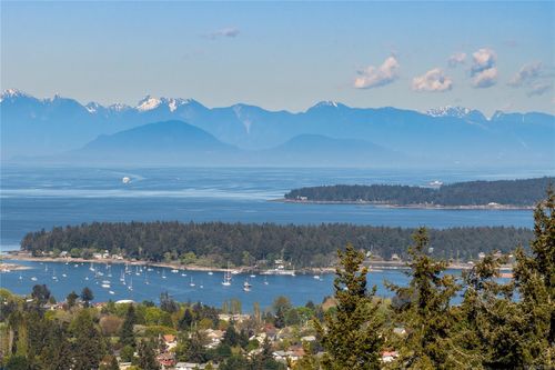 1089 College Dr, Nanaimo, BC, V9R5X3 | Card Image