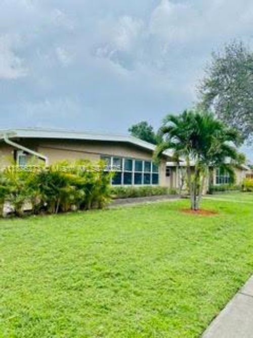 apt-2-2001 Ne 167th St, North Miami Beach, FL, 33162-3269 | Card Image