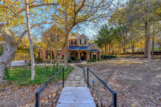 588 Lakepoint Loop, House other with 3 bedrooms, 3 bathrooms and null parking in Pottsboro TX | Image 11