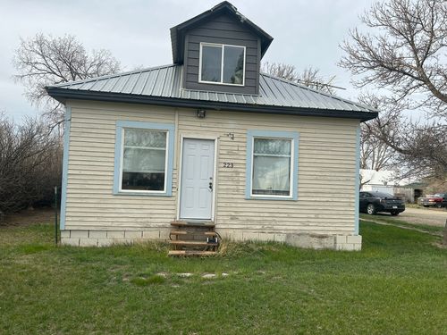223 1st Ave Ne, Brady, MT, 59416 | Card Image