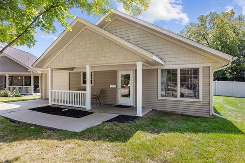 983 Longfellow Pl, Iowa City, IA, 52240-6262 | Card Image