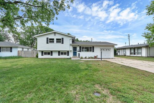 995 N Country Acres Ave, Wichita, KS, 67212-3161 | Card Image