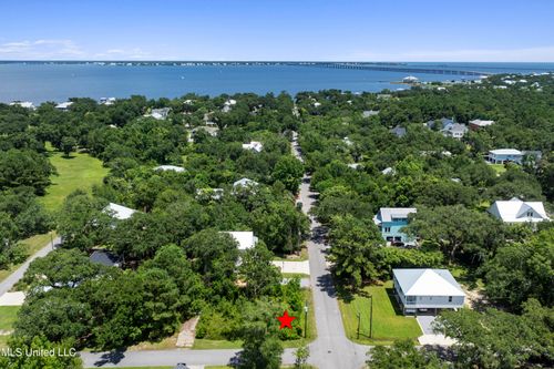 233 Leonhard Ave, Bay Saint Louis, MS, 39520-3719 | Card Image