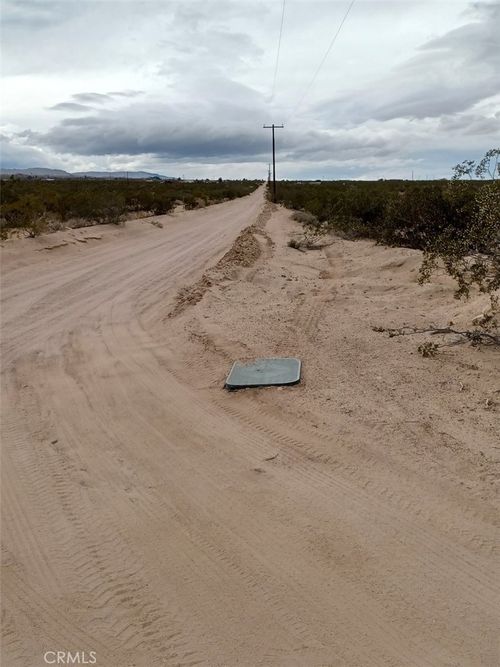 800 Bodick Rd, Landers, CA, 92285 | Card Image