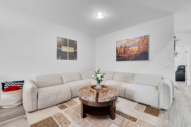105 Legacy Glen Point Se, Home with 3 bedrooms, 2 bathrooms and 4 parking in Calgary AB | Image 16