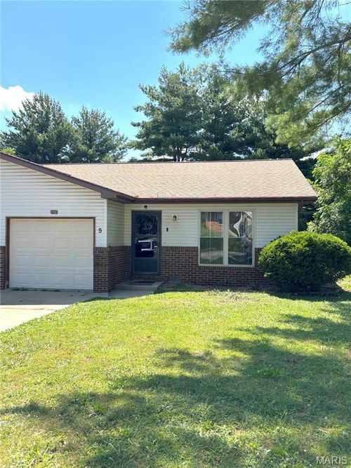 5 Innsbruck Ln, Shiloh, IL, 62221-4433 | Card Image