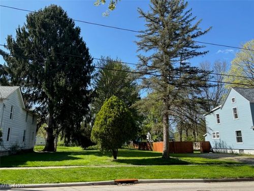 328 Dodge St, Kent, OH, 44240-3706 | Card Image