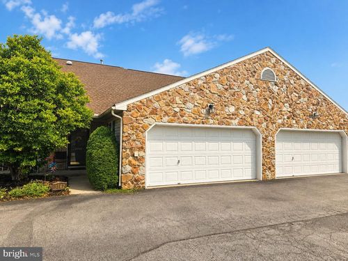 3142 Lion Ct, DOVER, PA, 17315-3409 | Card Image