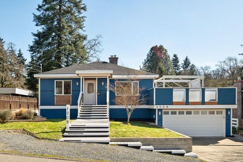 1209 Palmer Rd, Saanich, BC, V8P2H8 | Card Image