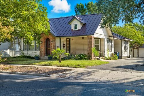 611 S Austin St, Seguin, TX, 78155-6501 | Card Image