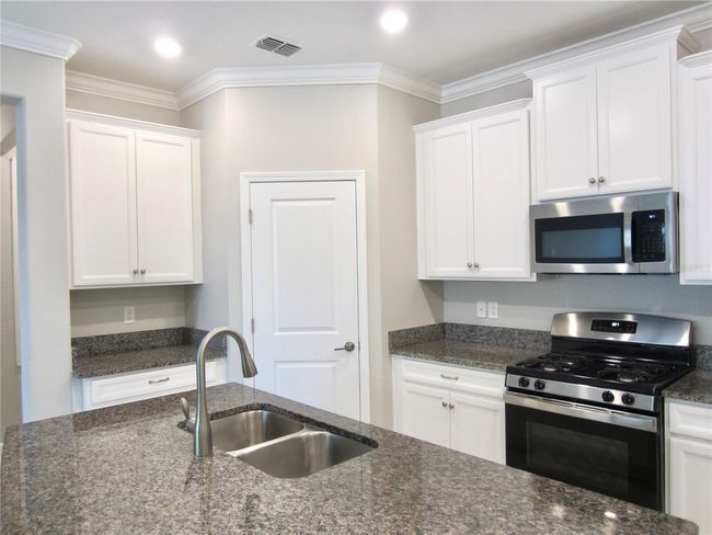 24815 Lambrusco Loop, House other with 4 bedrooms, 3 bathrooms and null parking in LUTZ FL | Image 7