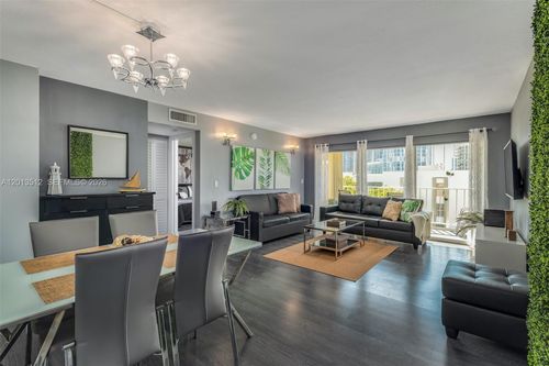 604-200 178th Dr, Sunny Isles Beach, FL, 33160-2876 | Card Image