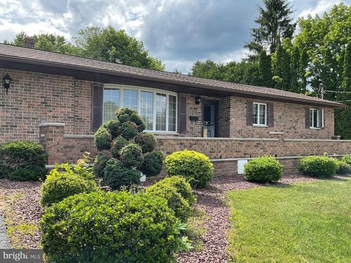 320 S 3rd St, FRACKVILLE, PA, 17931-2027 | Card Image