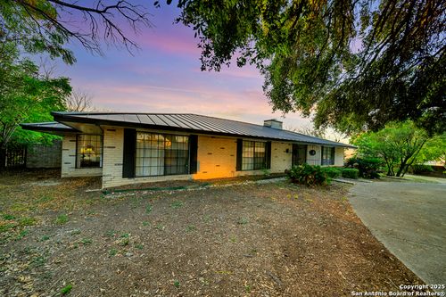 605 Squires Row, Castle Hills, TX, 78213-2531 | Card Image