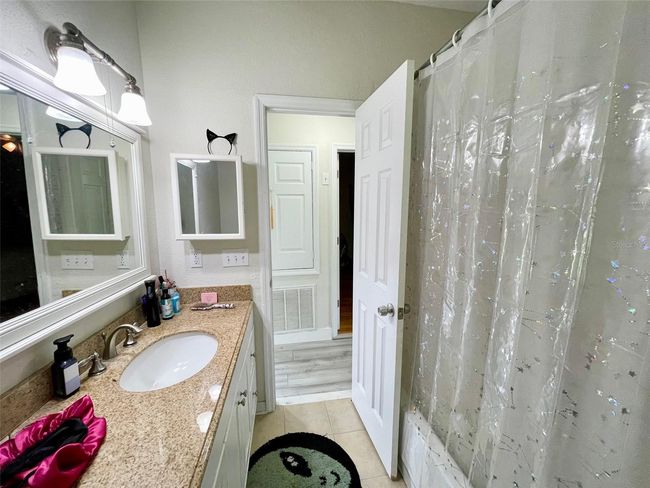 Bathroom 2 | Image 14
