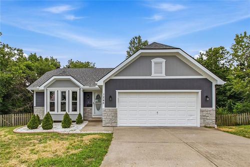 1245 Mockingbird Ln, Liberty, MO, 64068-8463 | Card Image