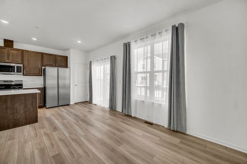 203-203 Settlers Pl, West Dundee, IL, 60118-0058 | Card Image