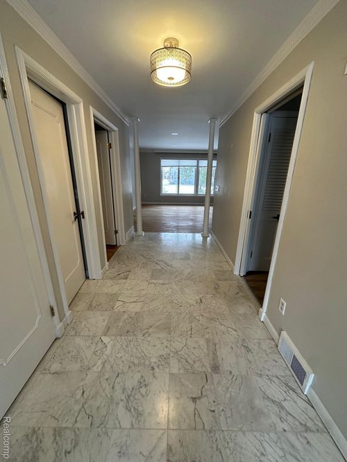 25540 Woodvilla Pl, Southfield, MI, 48075-2047 | Card Image