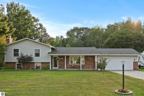 9090 Windsong Ln, Cadillac, MI, 49601-9769 | Card Image