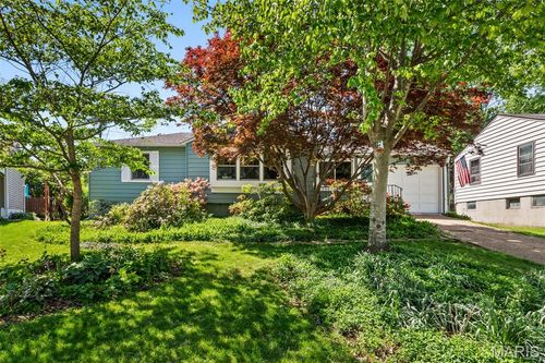 9208 Hallock Dr, Saint Louis, MO, 63123-5525 | Card Image