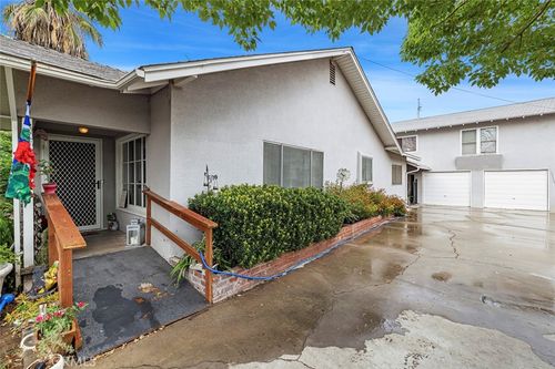 748 N East Ave, Reedley, CA, 93654-2513 | Card Image