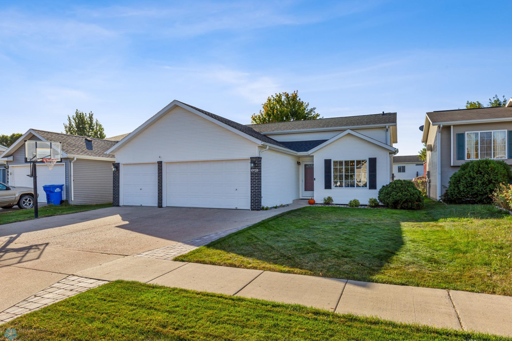 9th Ave, Fargo, ND 58103
