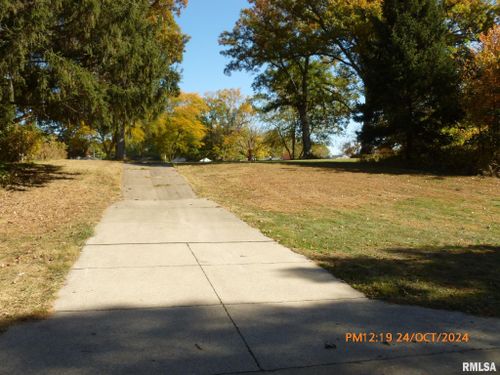 936 37th St, Moline, IL, 61265-2450 | Card Image