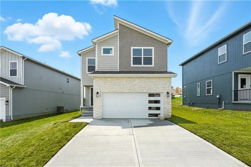715 Glenn Ln, Kansas City, MO, 64152 | Card Image