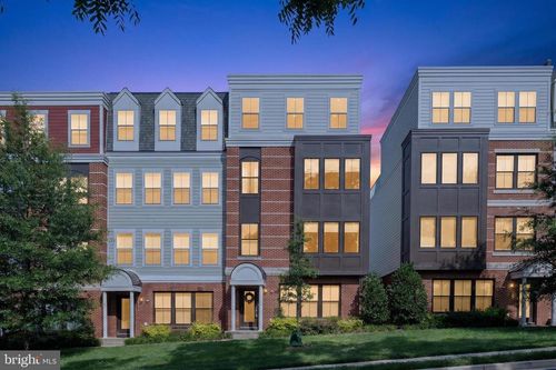 3957 Oak St, FAIRFAX, VA, 22030-3738 | Card Image
