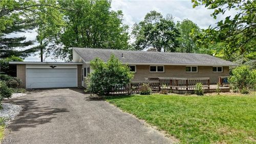 1592 Pleasant View Dr Nw, Dover, OH, 44622-7307 | Card Image