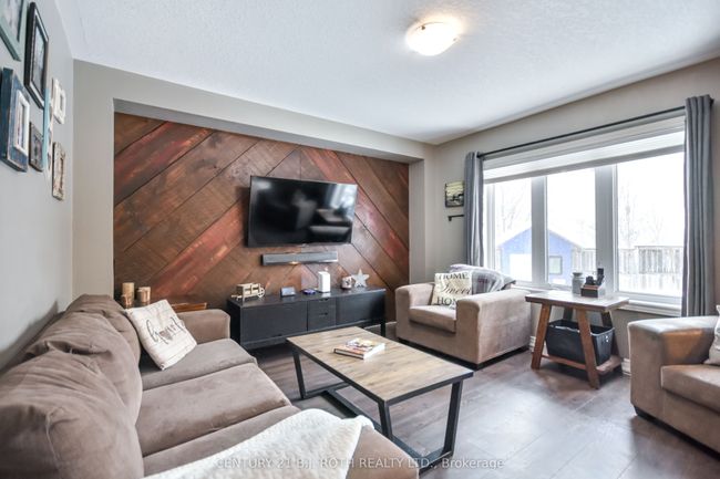 212 Maplewood Dr, House other with 3 bedrooms, 3 bathrooms and 4 parking in Angus ON | Image 17
