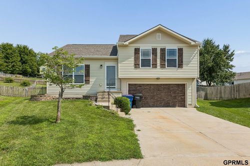 15405 Fillmore Cir, Bennington, NE, 68007-1879 | Card Image