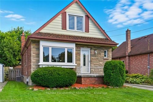 {{alt}} | Card Image