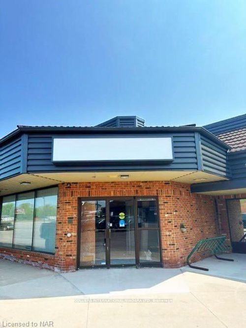 11-6080 Mcleod Rd, Niagara Falls, ON, L2G7T4 | Card Image