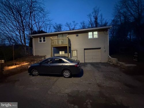 19 Back St, MAHANOY CITY, PA, 17948-3209 | Card Image