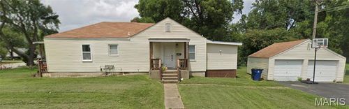 10123 Saint Katherine Ln, Saint Ann, MO, 63074-2925 | Card Image