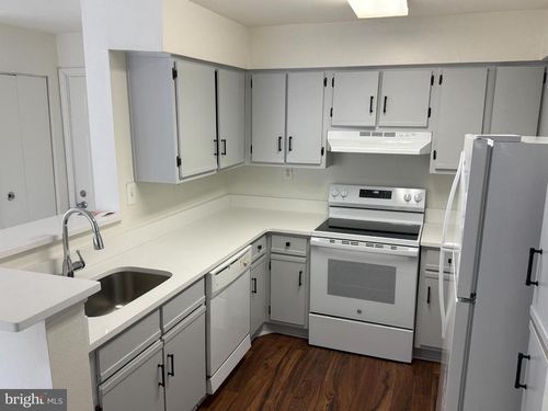 apt-230-18520 Boysenberry Dr, GAITHERSBURG, MD, 20879-3672 | Card Image