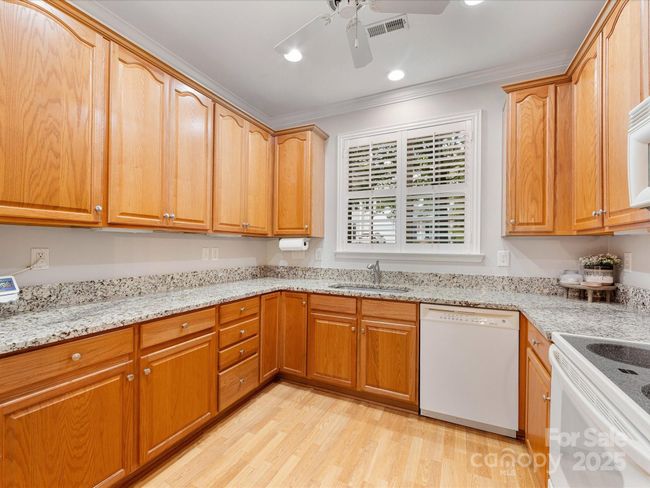 Kitchen | Image 10