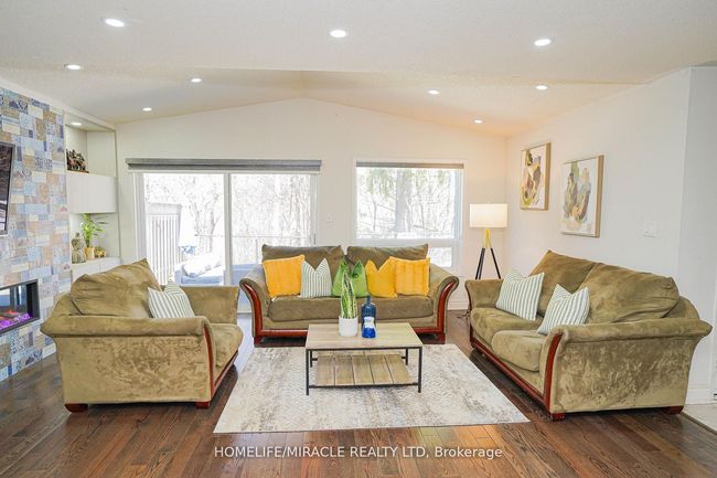 23 Hollowgrove Blvd, House other with 6 bedrooms, 5 bathrooms and 4 parking in Brampton ON | Image 12