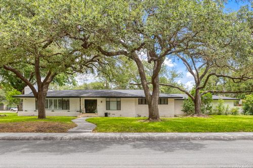 906 E Cedar St, Seguin, TX, 78155-3816 | Card Image