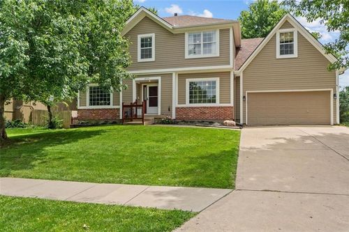 24137 W 57th Ter, Shawnee, KS, 66226-3631 | Card Image