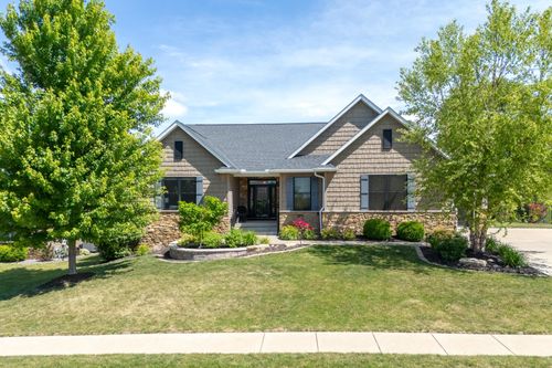 6234 Whispering Hill Ct, Bettendorf, IA, 52722-8823 | Card Image