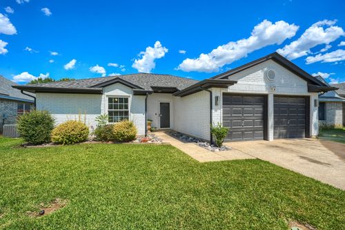1211 Princeton Pl, Euless, TX, 76040-6390 | Card Image