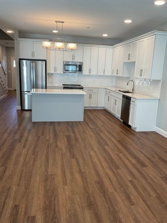 UNIT-28 - 285 Locust St, Townhouse with 2 bedrooms, 3 bathrooms and 1 parking in Woburn MA | Image 6